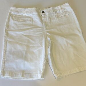 NWT Chico's Classic White platinum denim ultimate fit shorts
